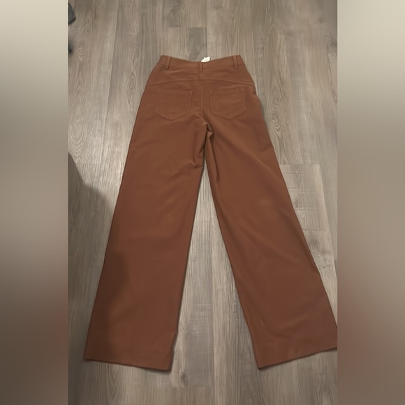 Lululemon womens slacks size 24. Only worn once. - Picture 3 of 3